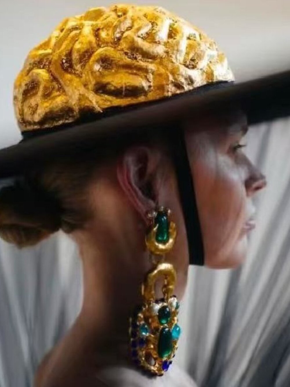 Schiaparelli Gemstone Drop Earrings - Picture 3 of 4